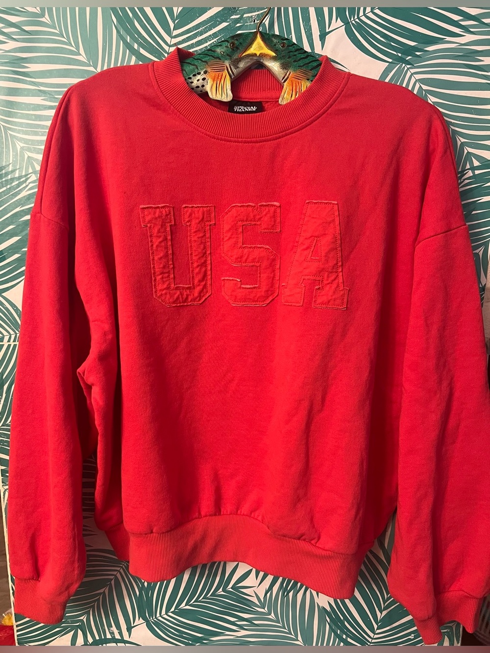 USA Special Thanks Bright Red Crewneck Sweatshirt +target sz L